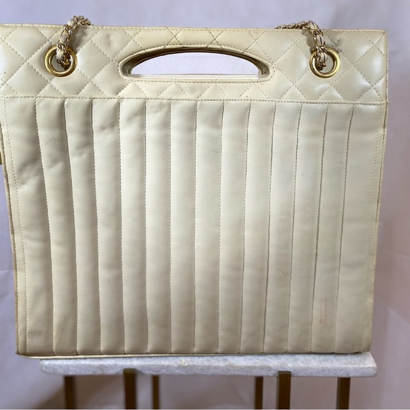 Cream Chained leather tote bag - Picture 2 of 5